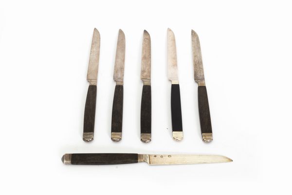 Servizio di sei coltellini in argento con manico in legno, Francia inizi secolo XIX  - Asta Incanti d'Arte - Associazione Nazionale - Case d'Asta italiane