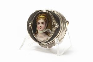 Scatolina in argento con miniatura in porcellana dipinta, secolo XIX  - Asta Incanti d'Arte - Associazione Nazionale - Case d'Asta italiane