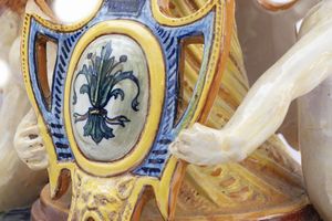 Vaso a due corpi in maiolica istoriata con scene mitologiche, fine secolo XIX  - Asta Incanti d'Arte - Associazione Nazionale - Case d'Asta italiane
