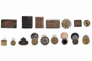 Lotto composto da sedici sigilli in materiali ed epoche diversi  - Asta Incanti d'Arte - Associazione Nazionale - Case d'Asta italiane