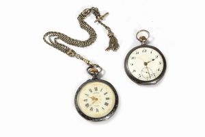 Lotto composto da due orologi da tasca in argento niellato, inizi secolo XX  - Asta Incanti d'Arte - Associazione Nazionale - Case d'Asta italiane