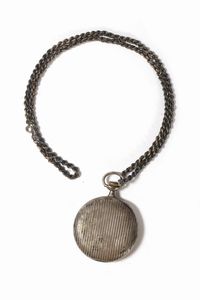 Lotto composto da due orologi da tasca in argento niellato, inizi secolo XX  - Asta Incanti d'Arte - Associazione Nazionale - Case d'Asta italiane