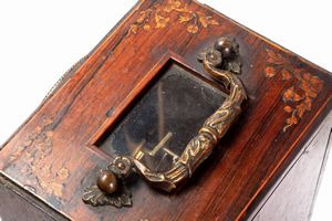 Pendola da tavolo in legno intarsiato, Carlo X  - Asta Incanti d'Arte - Associazione Nazionale - Case d'Asta italiane