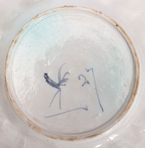 Piatto istoriato in ceramica con tesa a grottesche, Cantagalli fine secolo XIX - inizi secolo XX  - Asta Incanti d'Arte - Associazione Nazionale - Case d'Asta italiane