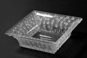 LALIQUE : Centrotavola in cristallo satinato  - Asta Incanti d'Arte - Associazione Nazionale - Case d'Asta italiane