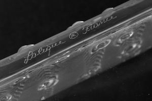 LALIQUE : Centrotavola in cristallo satinato  - Asta Incanti d'Arte - Associazione Nazionale - Case d'Asta italiane