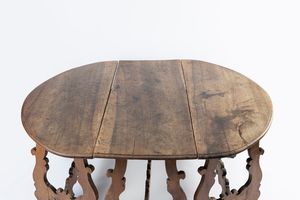 Antico tavolo scomponibile in due consolle a demi-lune e una parte centrale rettangolare  - Asta Incanti d'Arte - Associazione Nazionale - Case d'Asta italiane