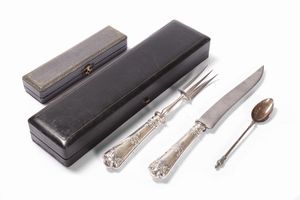 Lotto composto da un set di posate da portata e un cucchiaino da dolce in argento, Francia secolo XIX  - Asta Incanti d'Arte - Associazione Nazionale - Case d'Asta italiane