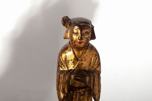 Lotto composto da otto sculture in legno laccato e dorato raffiguranti dignitari, Cina dinastia Qing  - Asta Incanti d'Arte - Associazione Nazionale - Case d'Asta italiane