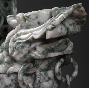 Barca in pietra verde a forma di drago con pagoda, Cina secolo XX  - Asta Incanti d'Arte - Associazione Nazionale - Case d'Asta italiane