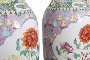 Coppia di vasi in porcellana Famiglia Rosa, Cina inizi secolo XX  - Asta Incanti d'Arte - Associazione Nazionale - Case d'Asta italiane