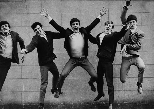 Norman Parkinson, Attribuito a : The Dave Clark Five  - Asta Fotografia - Associazione Nazionale - Case d'Asta italiane