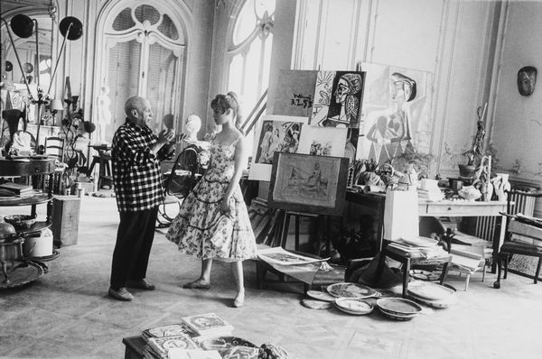 Jerome Brierre, Attribuito a : Pablo Picasso et Brigitte Bardot dans l'atelier � Vallauris pendant Festival de Cannes  - Asta Fotografia - Associazione Nazionale - Case d'Asta italiane