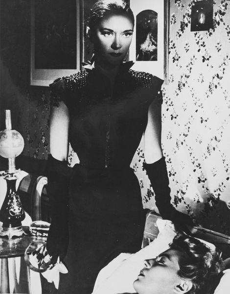 Anonimo : Mar�a Casar�s e Marie D�a in Orfeo di Jean Cocteau  - Asta Fotografia - Associazione Nazionale - Case d'Asta italiane