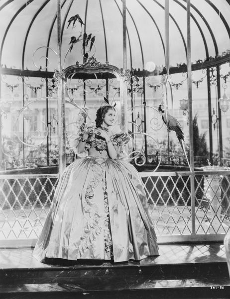 Anonimo : Senza titolo (Donna e Pappagallo)  - Asta Fotografia - Associazione Nazionale - Case d'Asta italiane