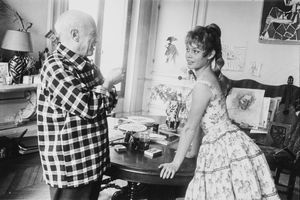 Jerome Brierre, Attribuito a : Pablo Picasso et Brigitte Bardot dans l'atelier � Vallauris pendant Festival de Cannes  - Asta Fotografia - Associazione Nazionale - Case d'Asta italiane