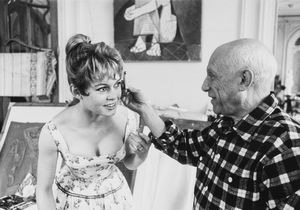 Jerome Brierre, Attribuito a : Pablo Picasso et Brigitte Bardot dans l'atelier  Vallauris pendant Festival de Cannes  - Asta Fotografia - Associazione Nazionale - Case d'Asta italiane