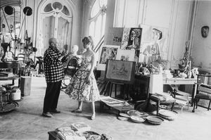 Jerome Brierre, Attribuito a : Pablo Picasso et Brigitte Bardot dans l'atelier � Vallauris pendant Festival de Cannes  - Asta Fotografia - Associazione Nazionale - Case d'Asta italiane