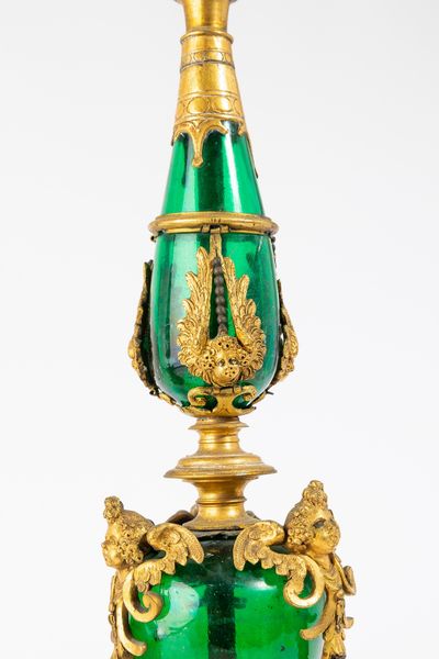 Coppia di importanti candelieri in vetro soffiato di Murano con montatura in bronzo dorato. Veneto, primo quarto del XVII secolo  - Asta Villa di Maser. Storia di una casa e di una famiglia - Associazione Nazionale - Case d'Asta italiane
