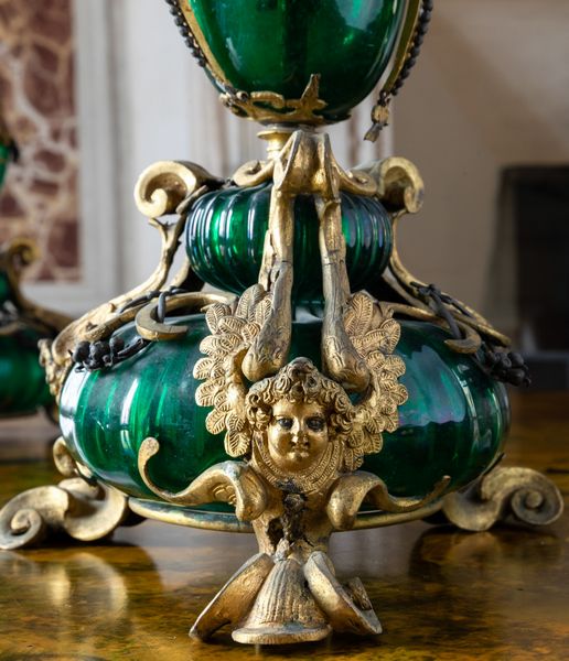 Coppia di importanti candelieri in vetro soffiato di Murano con montatura in bronzo dorato. Veneto, primo quarto del XVII secolo  - Asta Villa di Maser. Storia di una casa e di una famiglia - Associazione Nazionale - Case d'Asta italiane