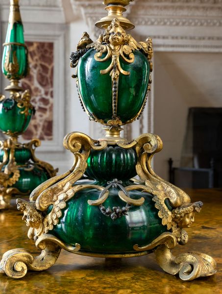 Coppia di importanti candelieri in vetro soffiato di Murano con montatura in bronzo dorato. Veneto, primo quarto del XVII secolo  - Asta Villa di Maser. Storia di una casa e di una famiglia - Associazione Nazionale - Case d'Asta italiane