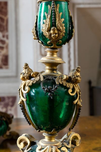 Coppia di importanti candelieri in vetro soffiato di Murano con montatura in bronzo dorato. Veneto, primo quarto del XVII secolo  - Asta Villa di Maser. Storia di una casa e di una famiglia - Associazione Nazionale - Case d'Asta italiane