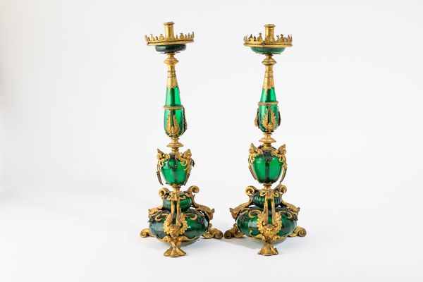 Coppia di importanti candelieri in vetro soffiato di Murano con montatura in bronzo dorato. Veneto, primo quarto del XVII secolo  - Asta Villa di Maser. Storia di una casa e di una famiglia - Associazione Nazionale - Case d'Asta italiane