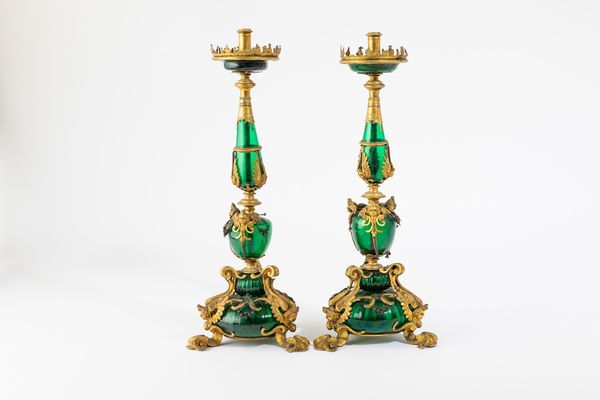 Coppia di importanti candelieri in vetro soffiato di Murano con montatura in bronzo dorato. Veneto, primo quarto del XVII secolo  - Asta Villa di Maser. Storia di una casa e di una famiglia - Associazione Nazionale - Case d'Asta italiane