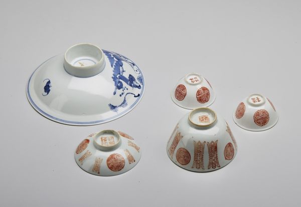 Arte Cinese : Gruppo di otto porcellane  Cina, dinastia Qing, XIX secolo  - Asta Asta 373 | ARTE ORIENTALE E ISLAMICA - ARTE ORIENALE E WUNDERKAMMER Online - Associazione Nazionale - Case d'Asta italiane