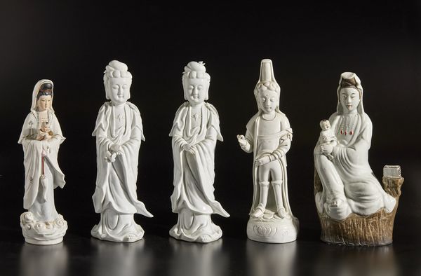 Arte Cinese : Lotto composto da undici figure in porcellana Cina, inizi XX secolo  - Asta Asta 373 | ARTE ORIENTALE E ISLAMICA - ARTE ORIENALE E WUNDERKAMMER Online - Associazione Nazionale - Case d'Asta italiane