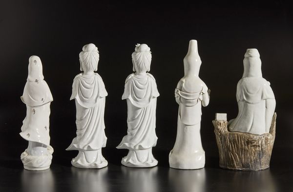 Arte Cinese : Lotto composto da undici figure in porcellana Cina, inizi XX secolo  - Asta Asta 373 | ARTE ORIENTALE E ISLAMICA - ARTE ORIENALE E WUNDERKAMMER Online - Associazione Nazionale - Case d'Asta italiane