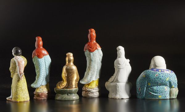 Arte Cinese : Lotto composto da undici figure in porcellana Cina, inizi XX secolo  - Asta Asta 373 | ARTE ORIENTALE E ISLAMICA - ARTE ORIENALE E WUNDERKAMMER Online - Associazione Nazionale - Case d'Asta italiane
