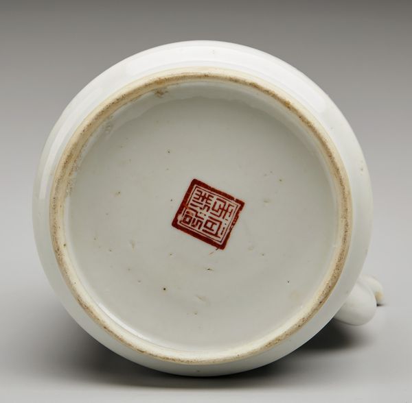 Arte Cinese : Lotto composto da otto manufatti in porcellana Cina, dinastia Qing, XVIII-XIX secolo  - Asta Asta 373 | ARTE ORIENTALE E ISLAMICA - ARTE ORIENALE E WUNDERKAMMER Online - Associazione Nazionale - Case d'Asta italiane