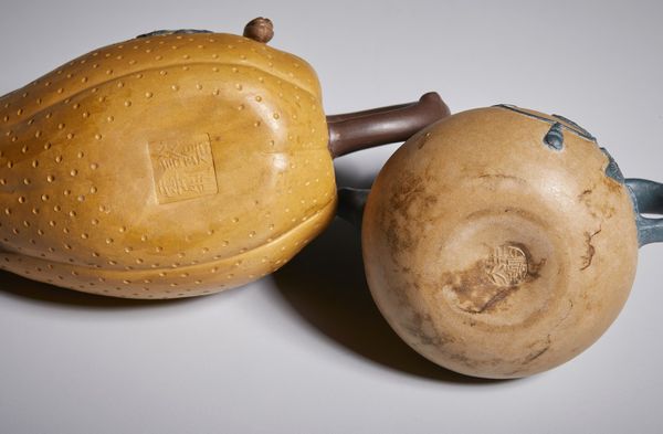 Arte Cinese : Gruppo di cinque teiere Yixing in terracotta Cina, inizio XX secolo  - Asta Asta 373 | ARTE ORIENTALE E ISLAMICA - ARTE ORIENALE E WUNDERKAMMER Online - Associazione Nazionale - Case d'Asta italiane