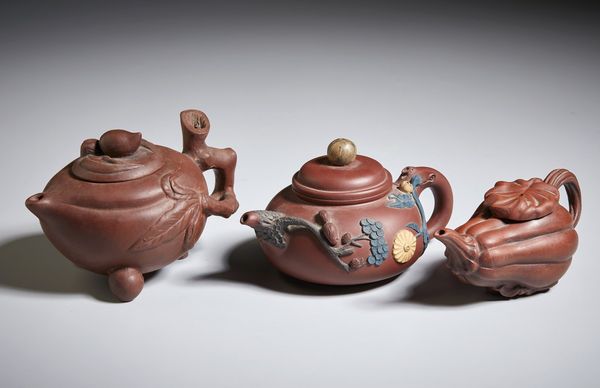 Arte Cinese : Gruppo di cinque teiere Yixing in terracotta Cina, inizio XX secolo  - Asta Asta 373 | ARTE ORIENTALE E ISLAMICA - ARTE ORIENALE E WUNDERKAMMER Online - Associazione Nazionale - Case d'Asta italiane