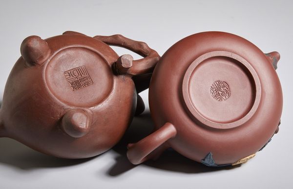 Arte Cinese : Gruppo di cinque teiere Yixing in terracotta Cina, inizio XX secolo  - Asta Asta 373 | ARTE ORIENTALE E ISLAMICA - ARTE ORIENALE E WUNDERKAMMER Online - Associazione Nazionale - Case d'Asta italiane