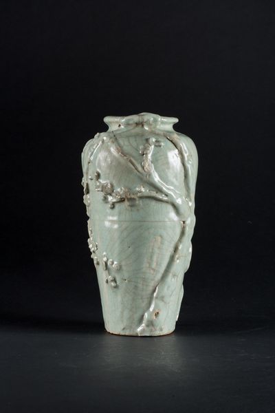 Arte Cinese : Vaso celadon in terracotta stampata e ricoperta di invetriatura turchese Cina, dinastia Yuan o Ming  - Asta Asta 373 | ARTE ORIENTALE E ISLAMICA - ARTE ORIENALE E WUNDERKAMMER Online - Associazione Nazionale - Case d'Asta italiane