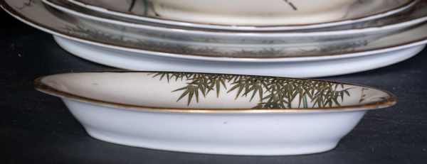 ARTE GIAPPONESE : Lotto composto da vassoi ed accessori vari per la tavola in porcellana bianca  Giappone, XIX secolo  - Asta Asta 373 | ARTE ORIENTALE E ISLAMICA - ARTE ORIENALE E WUNDERKAMMER Online - Associazione Nazionale - Case d'Asta italiane