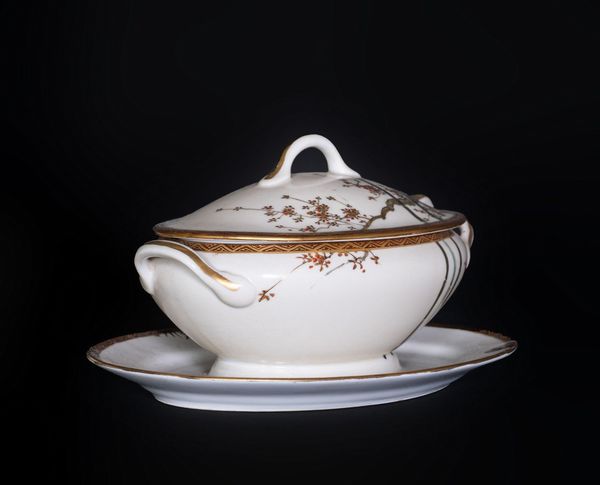 ARTE GIAPPONESE : Lotto composto da accessori per la tavola in porcellana bianca Giappone, XIX secolo  - Asta Asta 373 | ARTE ORIENTALE E ISLAMICA - ARTE ORIENALE E WUNDERKAMMER Online - Associazione Nazionale - Case d'Asta italiane