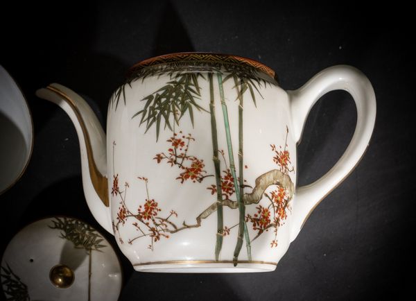 ARTE GIAPPONESE : Un servizio da t� in porcellana bianca Giappone, XIX secolo  - Asta Asta 373 | ARTE ORIENTALE E ISLAMICA - ARTE ORIENALE E WUNDERKAMMER Online - Associazione Nazionale - Case d'Asta italiane