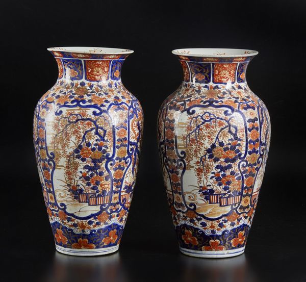 ARTE GIAPPONESE : Coppia di vasi imari in porcellana  Giappone, XIX secolo  - Asta Asta 373 | ARTE ORIENTALE E ISLAMICA - ARTE ORIENALE E WUNDERKAMMER Online - Associazione Nazionale - Case d'Asta italiane