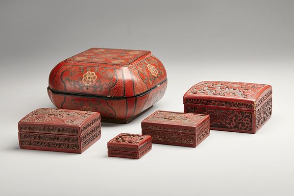 Arte Cinese : Gruppo di otto contenitori in lacca  Cina, dinastia Qing, XVIII- XIX secolo  - Asta Asta 373 | ARTE ORIENTALE E ISLAMICA - ARTE ORIENALE E WUNDERKAMMER Online - Associazione Nazionale - Case d'Asta italiane