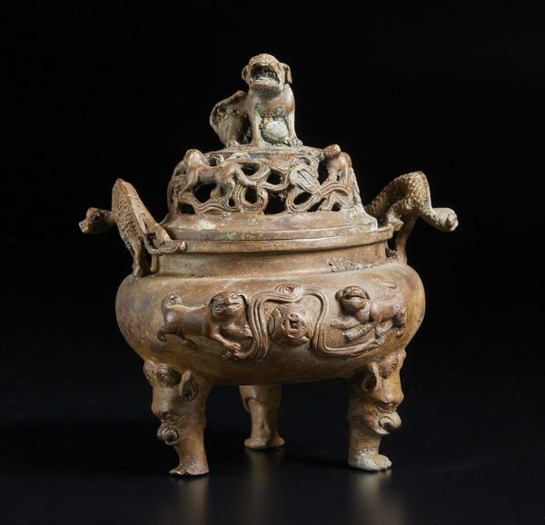 Arte Cinese : Teiera, incensiere e Buddha assiso Cina, XX secolo  - Asta Asta 373 | ARTE ORIENTALE E ISLAMICA - ARTE ORIENALE E WUNDERKAMMER Online - Associazione Nazionale - Case d'Asta italiane