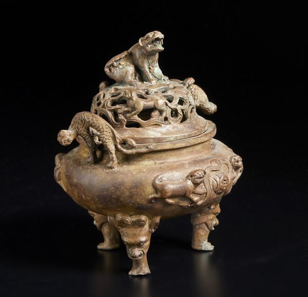 Arte Cinese : Teiera, incensiere e Buddha assiso Cina, XX secolo  - Asta Asta 373 | ARTE ORIENTALE E ISLAMICA - ARTE ORIENALE E WUNDERKAMMER Online - Associazione Nazionale - Case d'Asta italiane