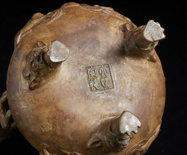 Arte Cinese : Teiera, incensiere e Buddha assiso Cina, XX secolo  - Asta Asta 373 | ARTE ORIENTALE E ISLAMICA - ARTE ORIENALE E WUNDERKAMMER Online - Associazione Nazionale - Case d'Asta italiane