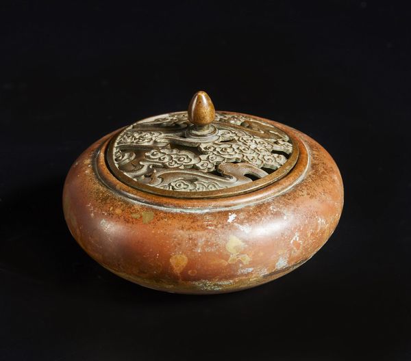 Arte Cinese : Grande vaso in bronzo e incensiere  Cina, dinastia Qing, XIX secolo  - Asta Asta 373 | ARTE ORIENTALE E ISLAMICA - ARTE ORIENALE E WUNDERKAMMER Online - Associazione Nazionale - Case d'Asta italiane