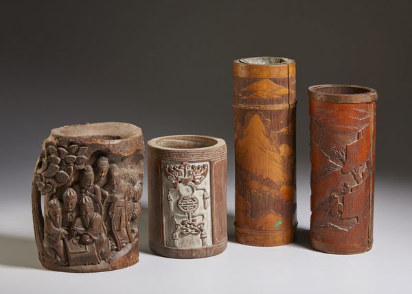 Arte Cinese : Gruppo di quattro portapennelli (bitong)  in bamboo  Cina, dinastia Qing, XIX secolo  - Asta Asta 373 | ARTE ORIENTALE E ISLAMICA - ARTE ORIENALE E WUNDERKAMMER Online - Associazione Nazionale - Case d'Asta italiane