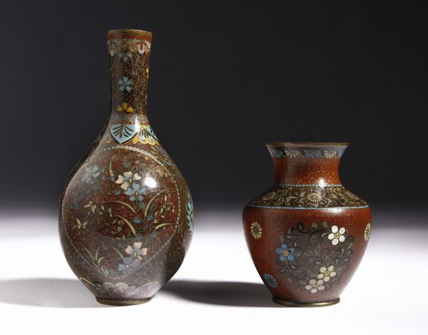 ARTE GIAPPONESE : Due piccoli vasi cloisonn� Giappone, periodo Meiji, XIX secolo  - Asta Asta 373 | ARTE ORIENTALE E ISLAMICA - ARTE ORIENALE E WUNDERKAMMER Online - Associazione Nazionale - Case d'Asta italiane