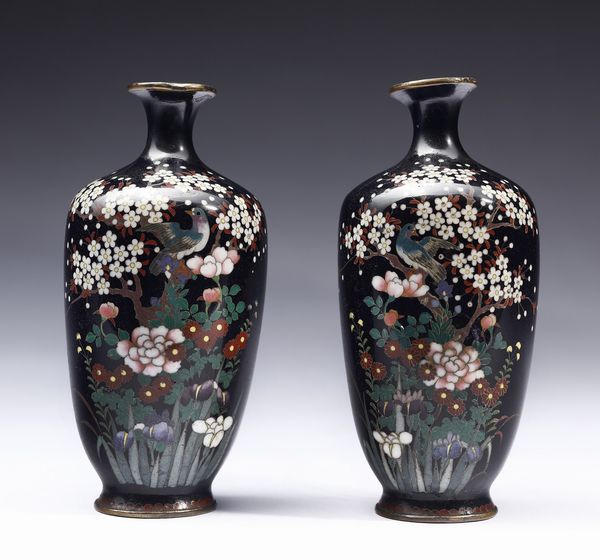 ARTE GIAPPONESE : Coppia di vasetti cloisonn� Giappone, periodo Meiji, XIX secolo  - Asta Asta 373 | ARTE ORIENTALE E ISLAMICA - ARTE ORIENALE E WUNDERKAMMER Online - Associazione Nazionale - Case d'Asta italiane