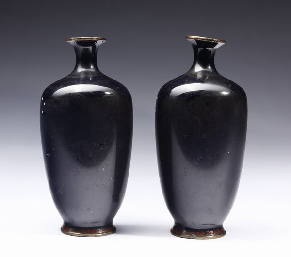 ARTE GIAPPONESE : Coppia di vasetti cloisonn� Giappone, periodo Meiji, XIX secolo  - Asta Asta 373 | ARTE ORIENTALE E ISLAMICA - ARTE ORIENALE E WUNDERKAMMER Online - Associazione Nazionale - Case d'Asta italiane